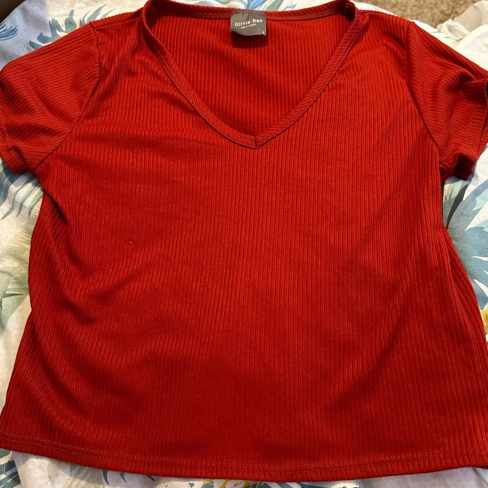 Cropped V-neck T-shirt - Picture 1 of 2
